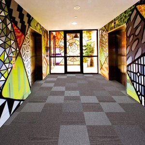 Azulejos de alfombra coloridos reciclables para el hogar